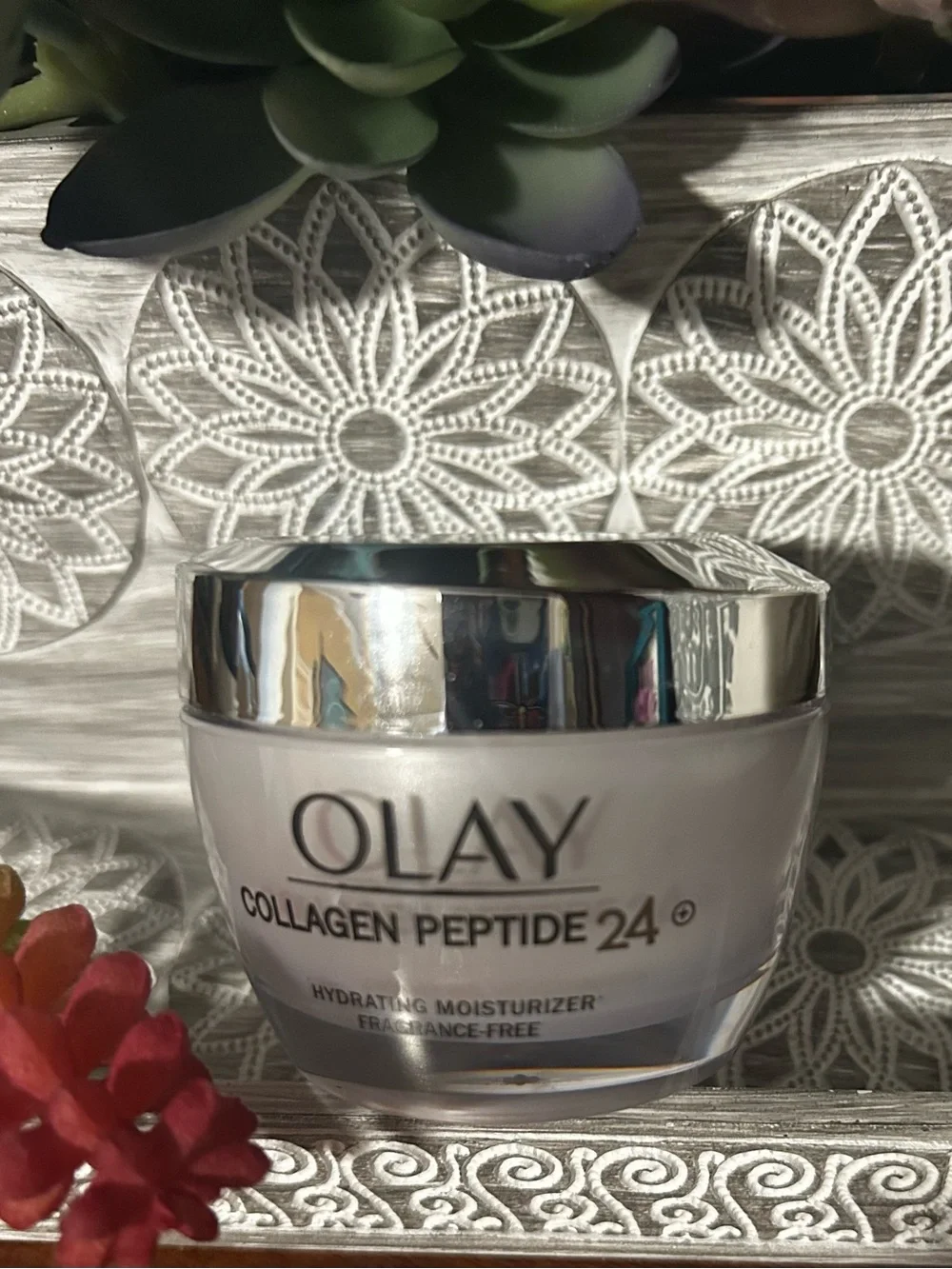 OLAY Collagen Peptide 24. Silver-Lidded White Face Moisturizer